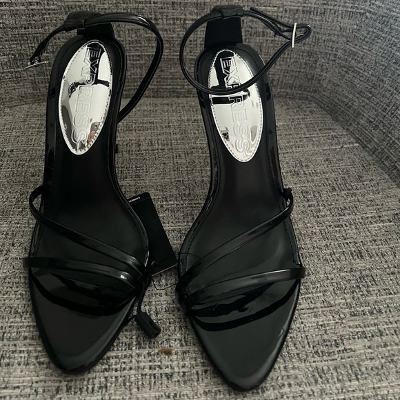 NWT Express high heel - Picture 3 of 4